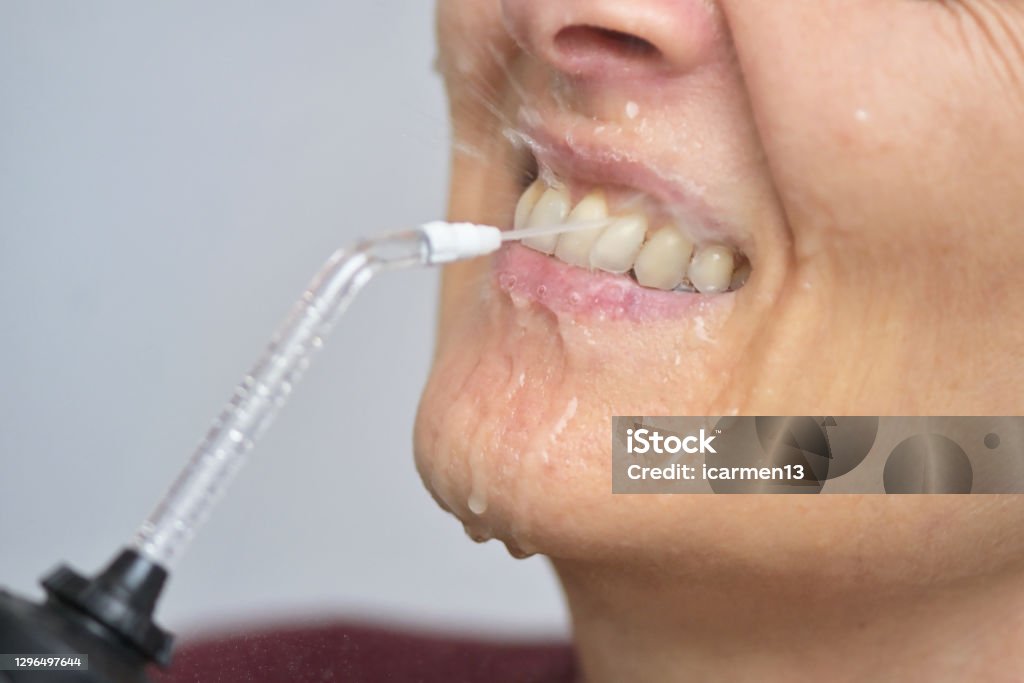 Irrigador bucal recargable